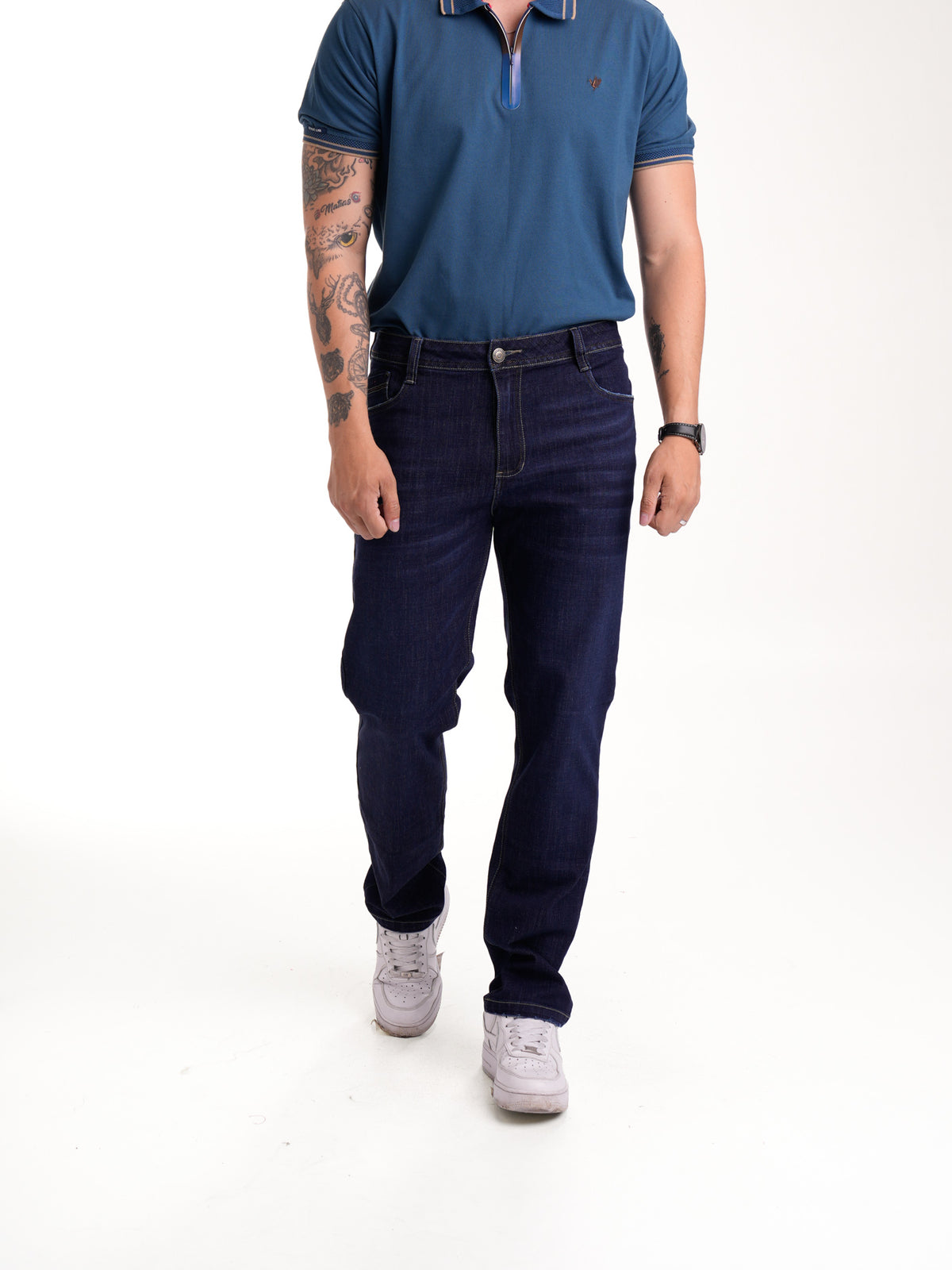 Jean Masculino | Azul Oscuro Taches en Bolsillos Traseros y Presilla Roja en el Relojero