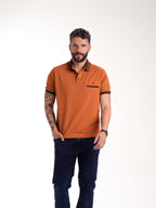 Polo Moda Masculino | Terracota con Cuello Café y Ribete — foto 1