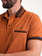 Polo Moda Masculino | Terracota con Cuello Café y Ribete — foto 4
