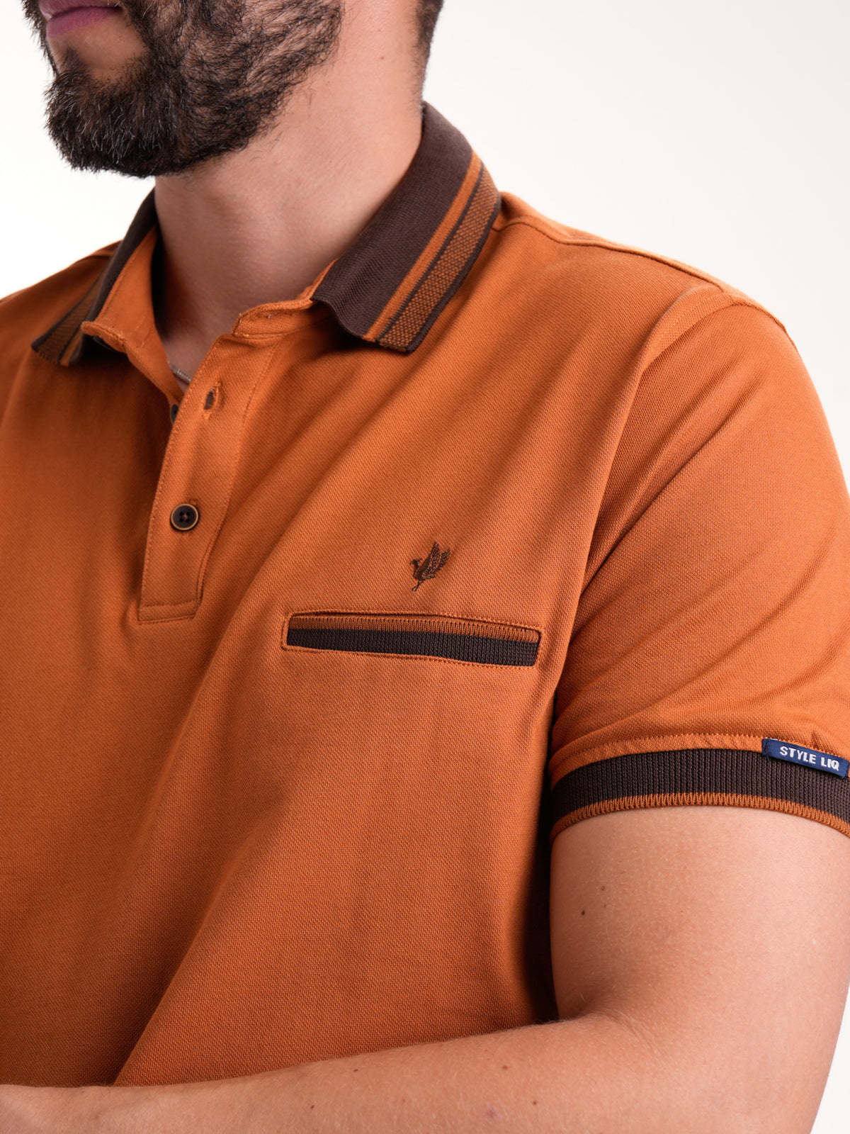 Polo Moda Masculino | Terracota con Cuello Café y Ribete — foto 4