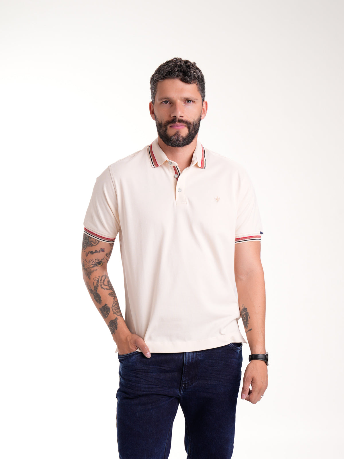 Polo Moda Masculino | Beige con Cuello a Tono y Franja Roja con Negro