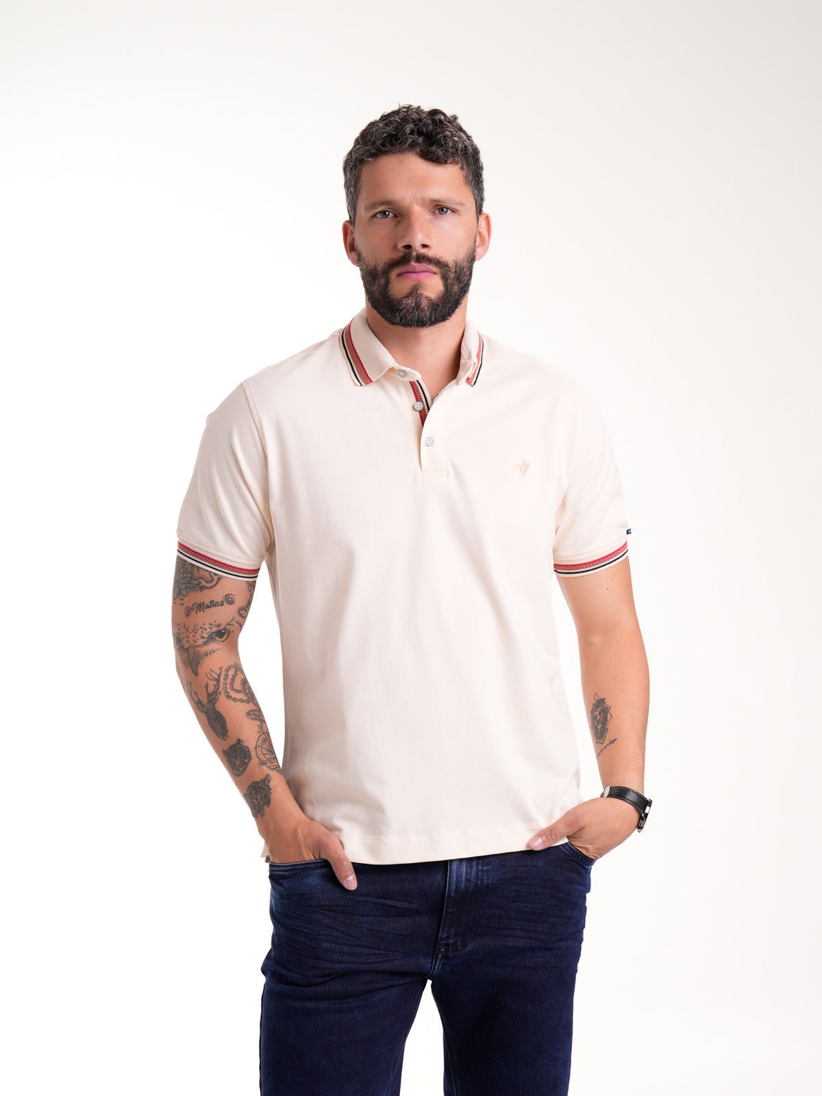 Polo Moda Masculino | Beige con Cuello a Tono y Franja Roja con Negro