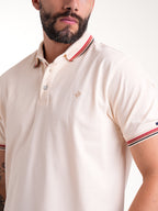 Polo Moda Masculino | Beige con Cuello a Tono y Franja Roja con Negro