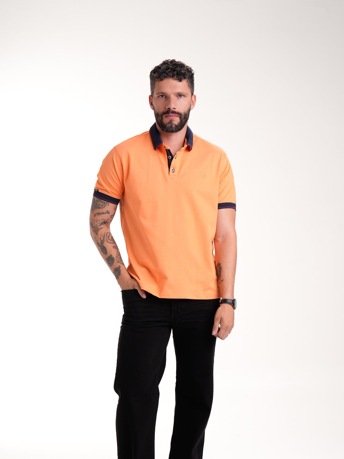 Polo Moda Masculino | Naranja con Cuello Azul Oscuro Línea Roja — foto 1
