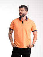 Polo Moda Masculino | Naranja con Cuello Azul Oscuro Línea Roja — foto 2