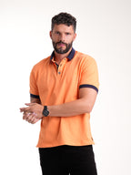 Polo Moda Masculino | Naranja con Cuello Azul Oscuro Línea Roja — foto 3