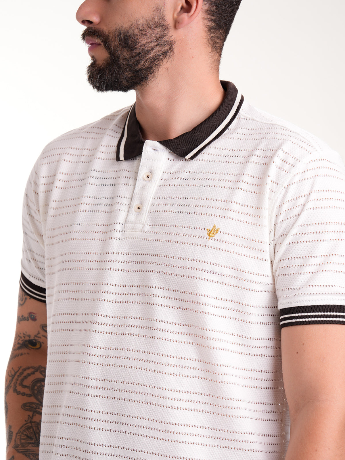 Polo Moda Masculino | Hueso Texturizado con Cuello Café