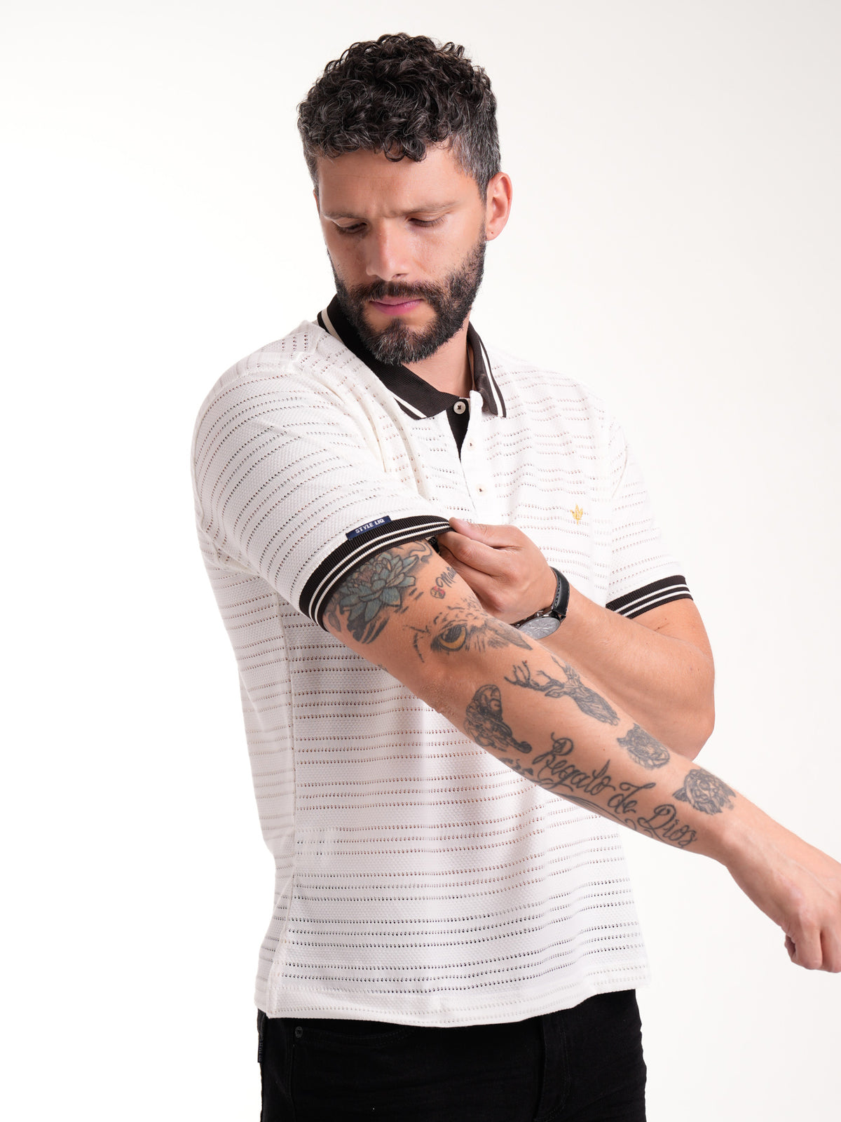 Polo Moda Masculino | Hueso Texturizado con Cuello Café