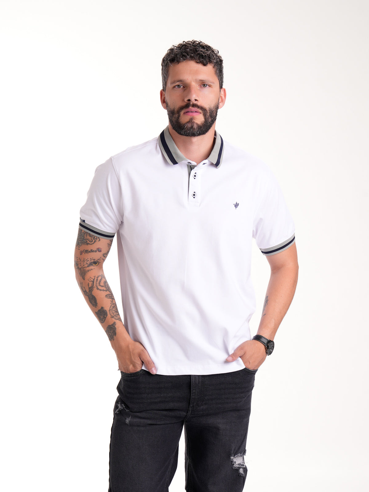 Polo Moda Masculino | Blanco con Cuello Gris y Franja Azul Oscura — foto 4