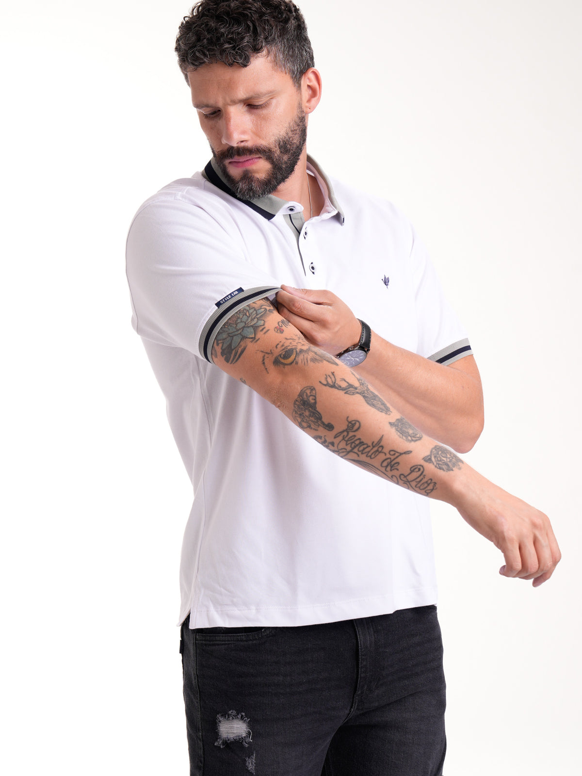 Polo Moda Masculino | Blanco con Cuello Gris y Franja Azul Oscura — foto 7