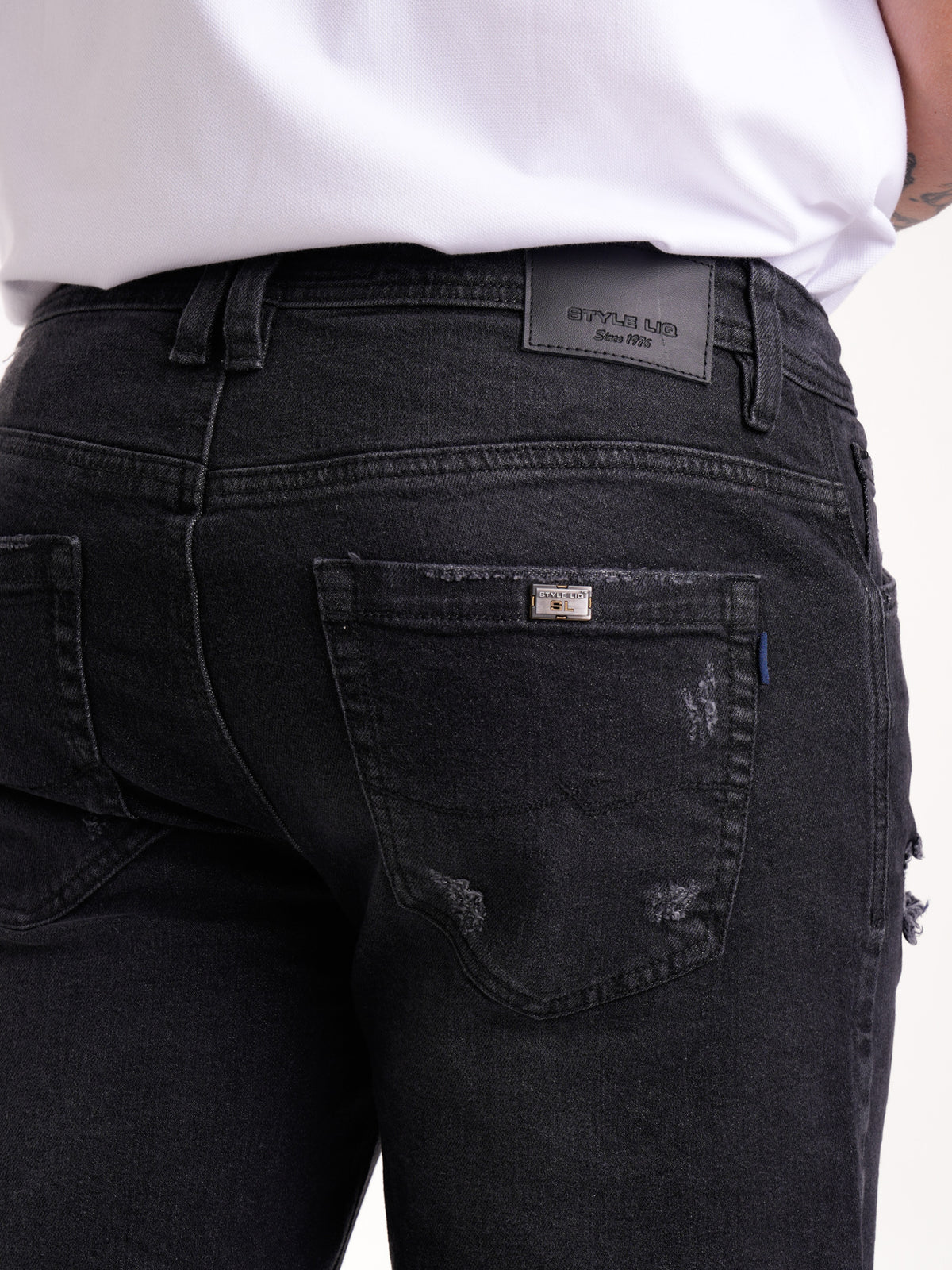 Jean Masculino | Gris con Destroyer Delanteros y Placa Bolsillo Trasero Derecho