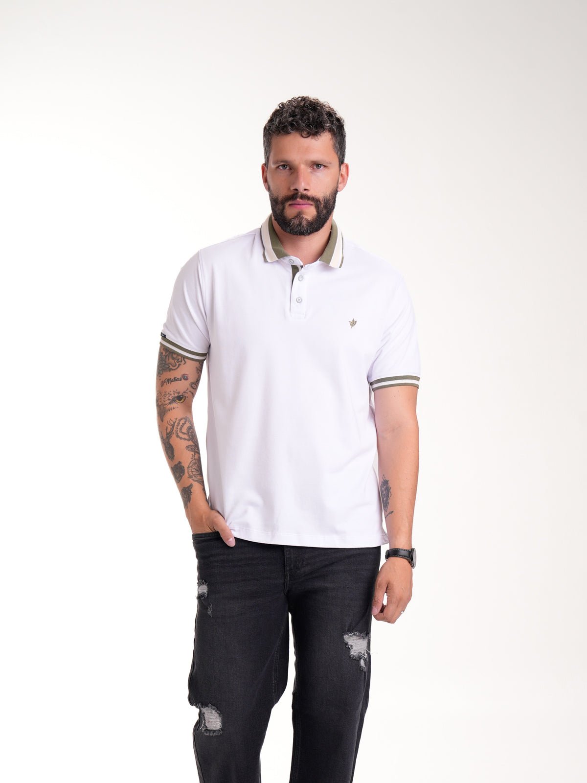 Polo Moda Masculino | Blanco con Cuello Verde Oliva y Beige
