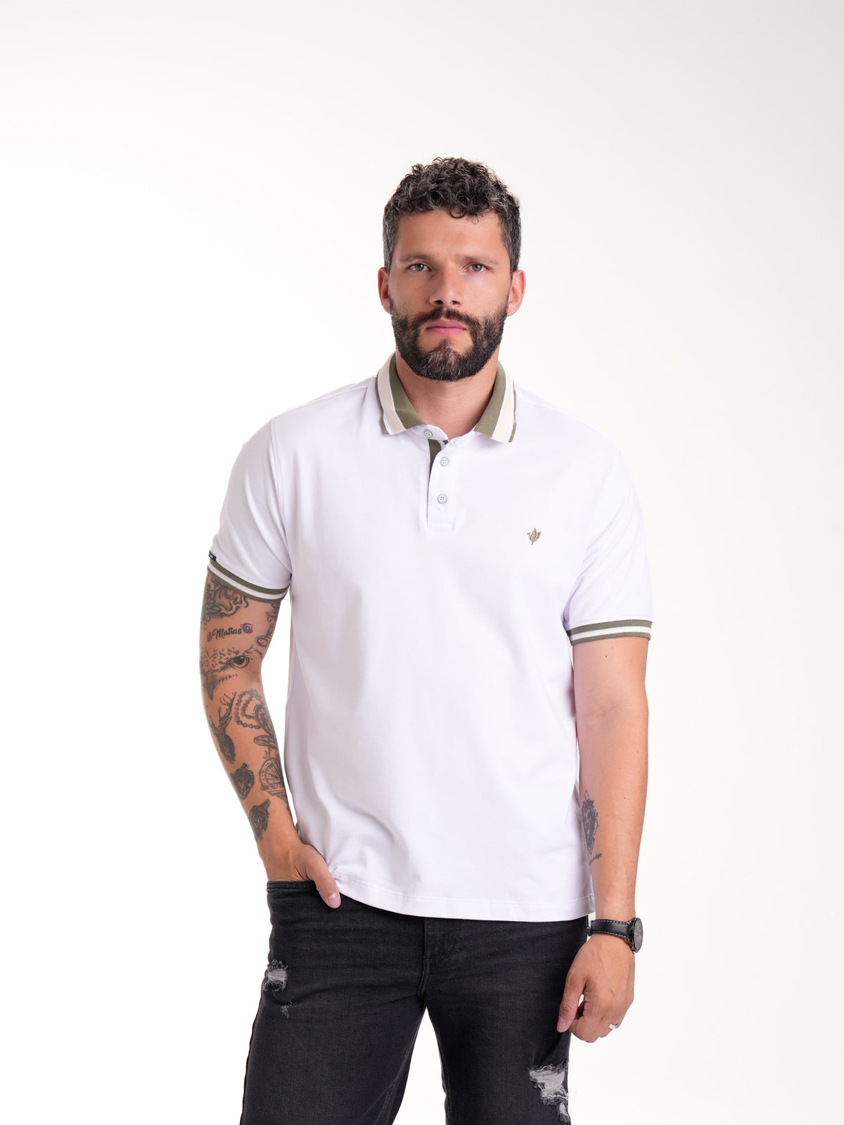 Polo Moda Masculino | Blanco con Cuello Verde Oliva y Beige