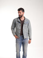 Chaqueta Masculina | Denim Azul Claro Botones Bronce Verdoso y Placa en el Bolsillo Izquierdo — foto 1