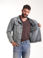 Chaqueta Masculina | Denim Azul Claro Botones Bronce Verdoso y Placa en el Bolsillo Izquierdo — foto 4