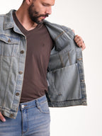 Chaqueta Masculina | Denim Azul Claro Botones Bronce Verdoso y Placa en el Bolsillo Izquierdo — foto 5