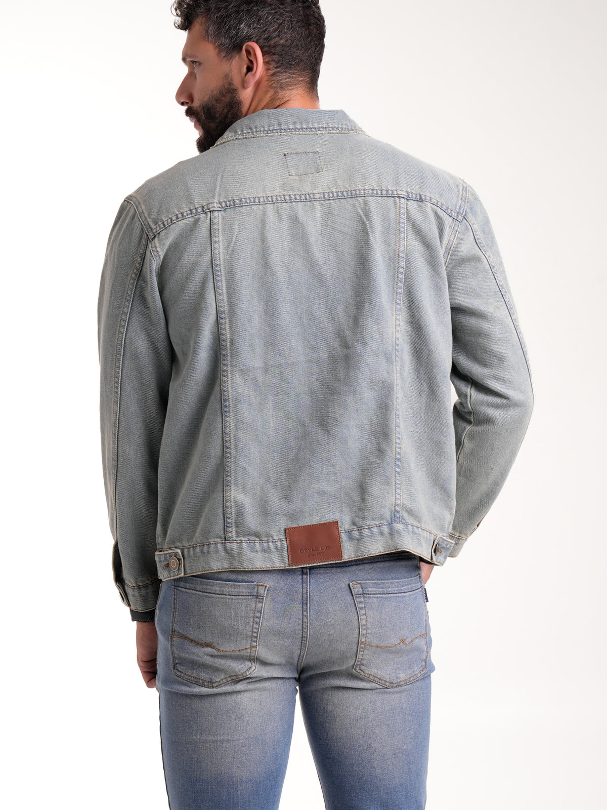 Chaqueta Masculina | Denim Azul Claro Botones Bronce Verdoso y Placa en el Bolsillo Izquierdo — foto 7
