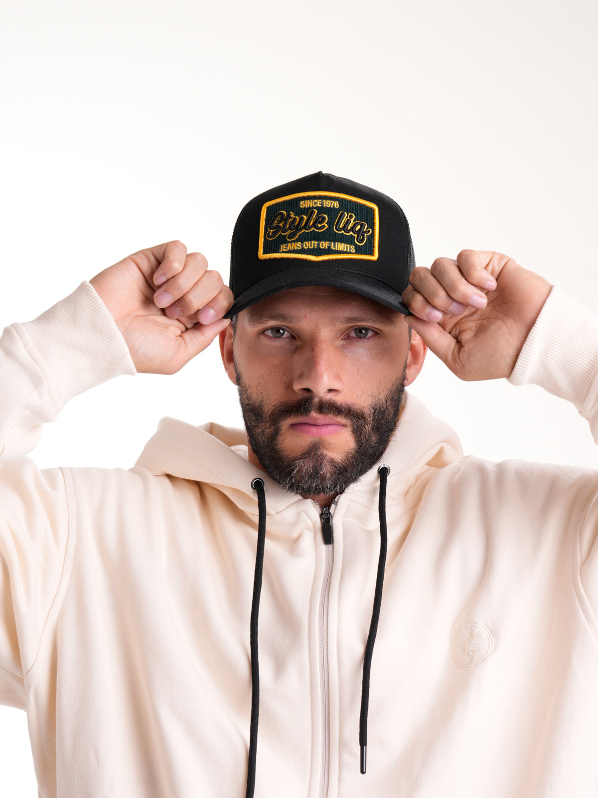 Gorra Unisex | Negra en Malla con Logo en Letras Negras