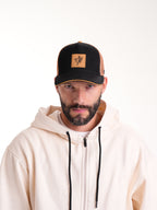 Gorra Unisex | Negro con Malla Mostaza y Logo Cuadrado