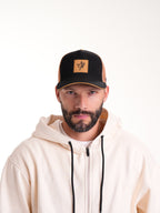 Gorra Unisex | Negro con Malla Mostaza y Logo Cuadrado