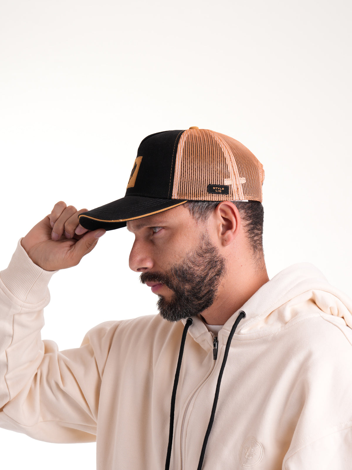 Gorra Unisex | Negro con Malla Mostaza y Logo Cuadrado
