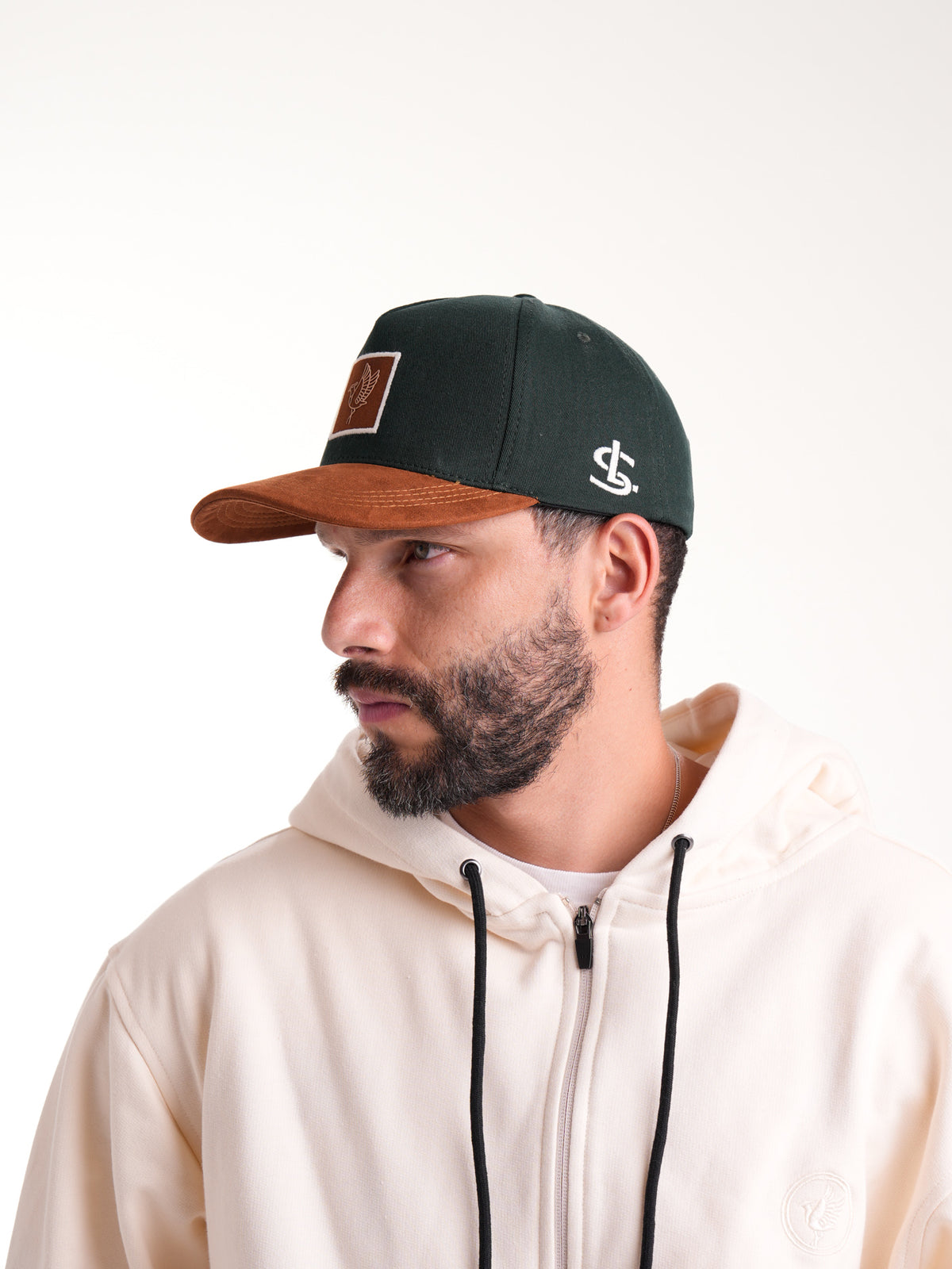 Gorra Unisex | Verde Botella en Tela con Visor Café y Logo Cuadrado — foto 3