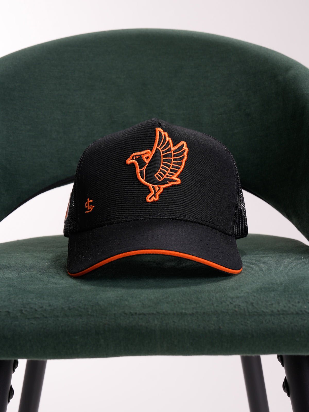 Gorra Unisex | Negro Malla con Logo en Naranja