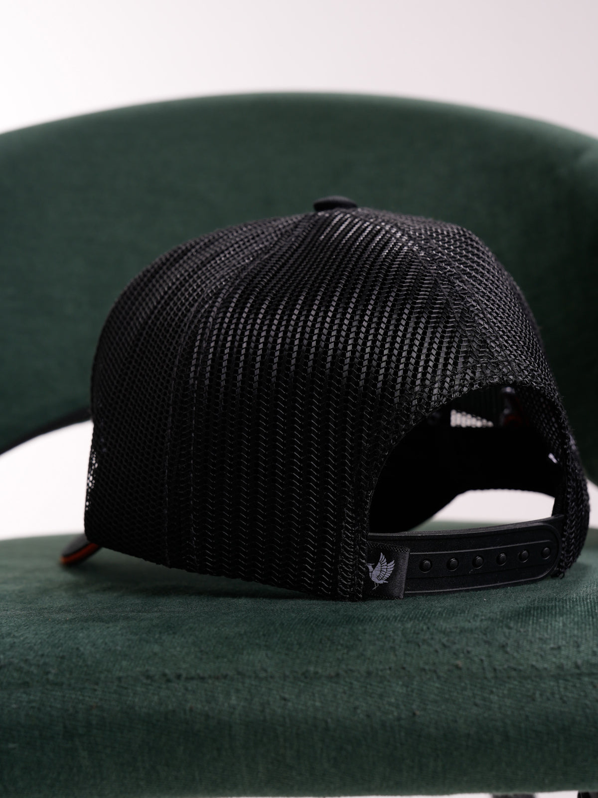 Gorra Unisex | Negro Malla con Logo en Naranja
