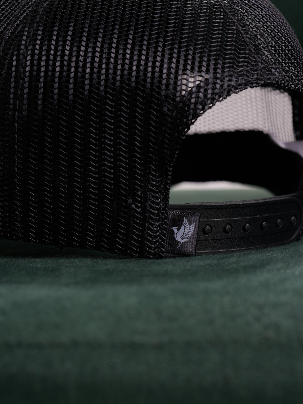 Gorra Unisex | Negra en Malla con Logo en Letras Negras