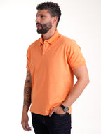 Polo de hombre naranja, vista adicional