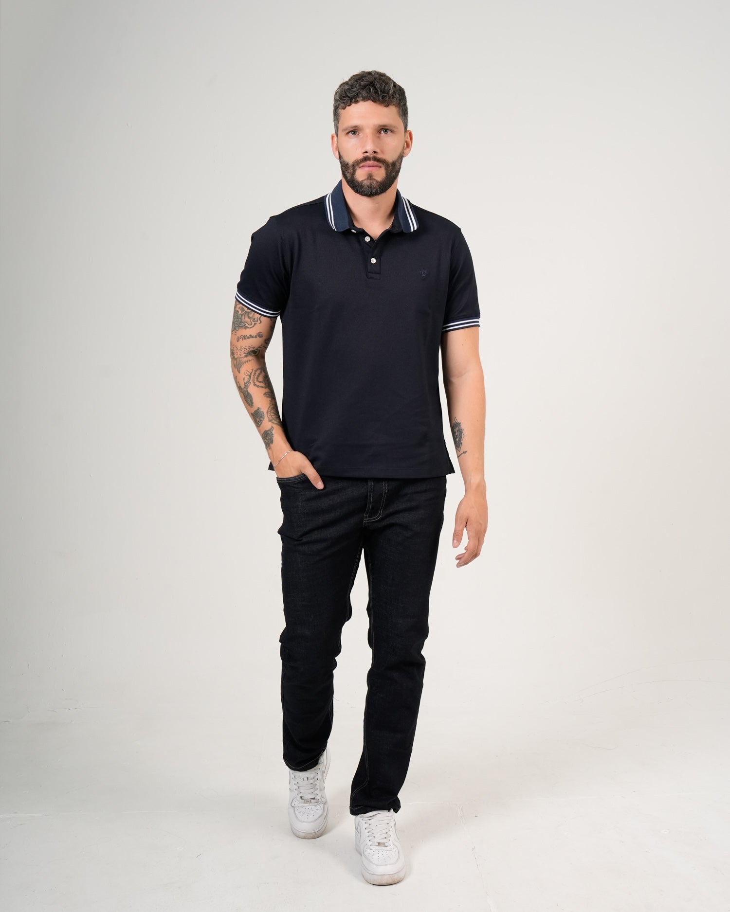 Polo Masculino Manga Corta | Algodón Premium Negro con Ribete Blanco