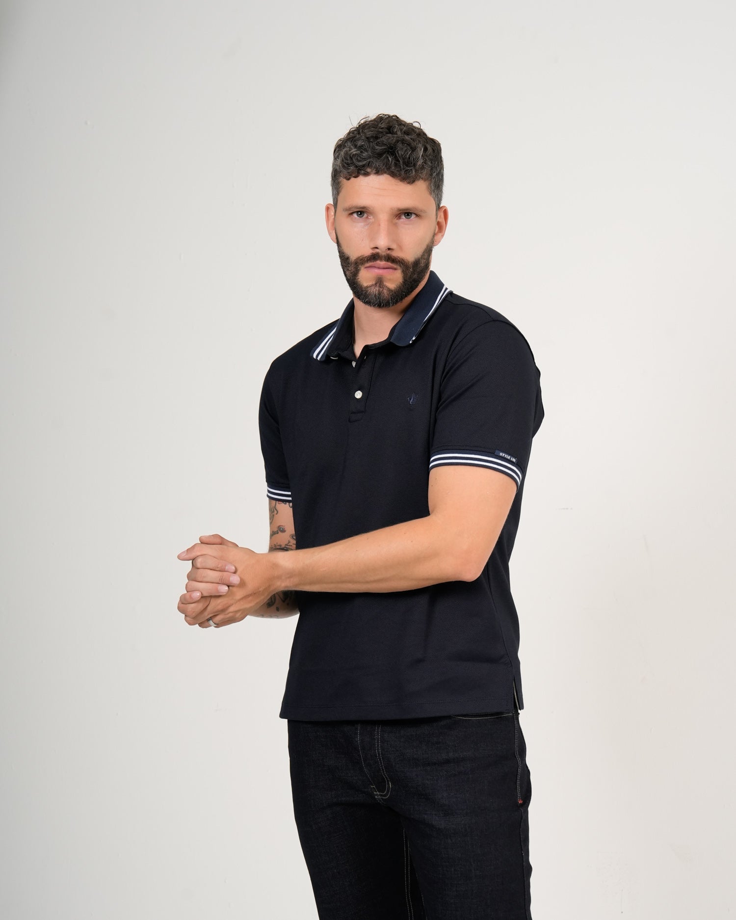 Polo Masculino Manga Corta | Algodón Premium Negro con Ribete Blanco