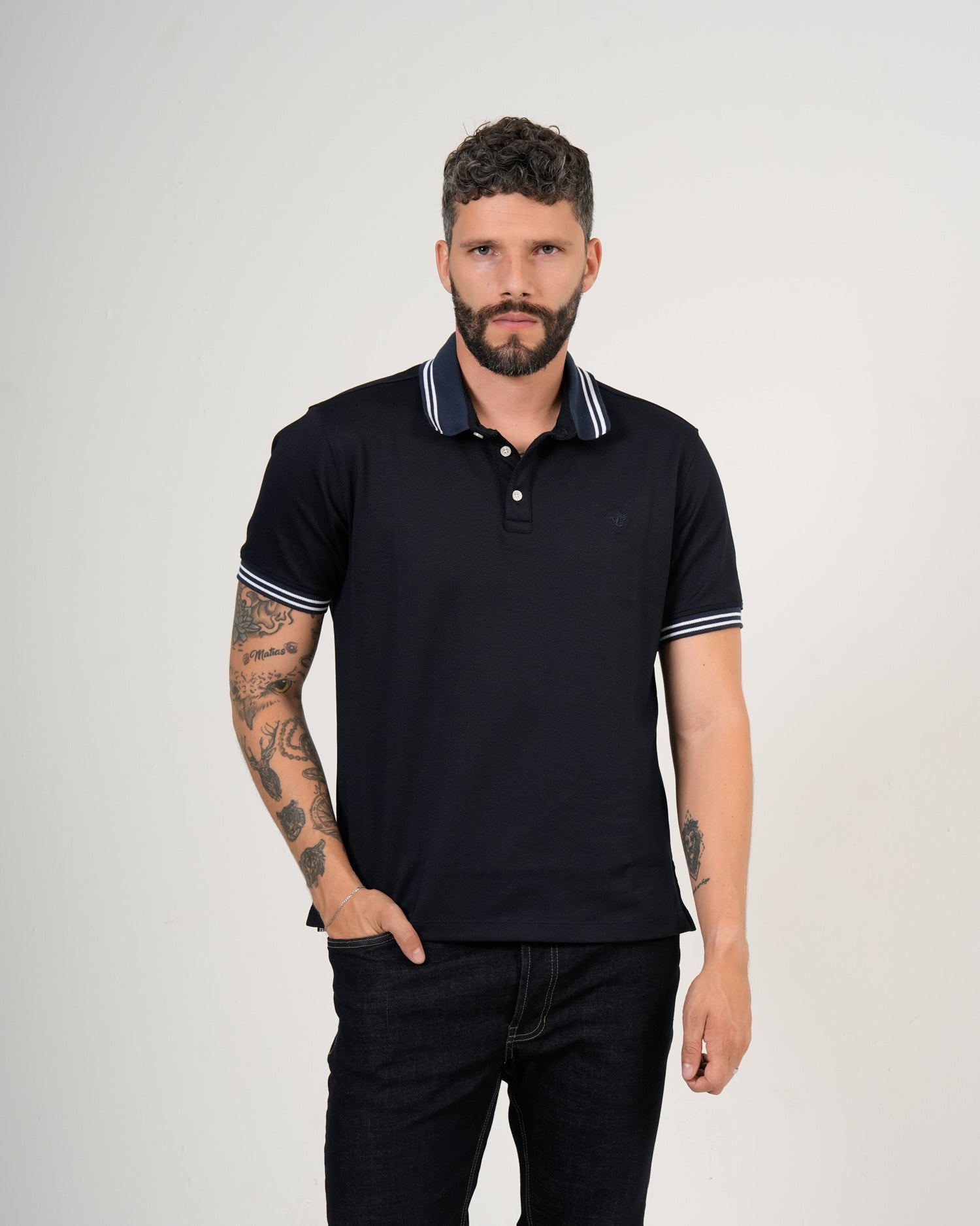 Polo Masculino Manga Corta | Algodón Premium Negro con Ribete Blanco