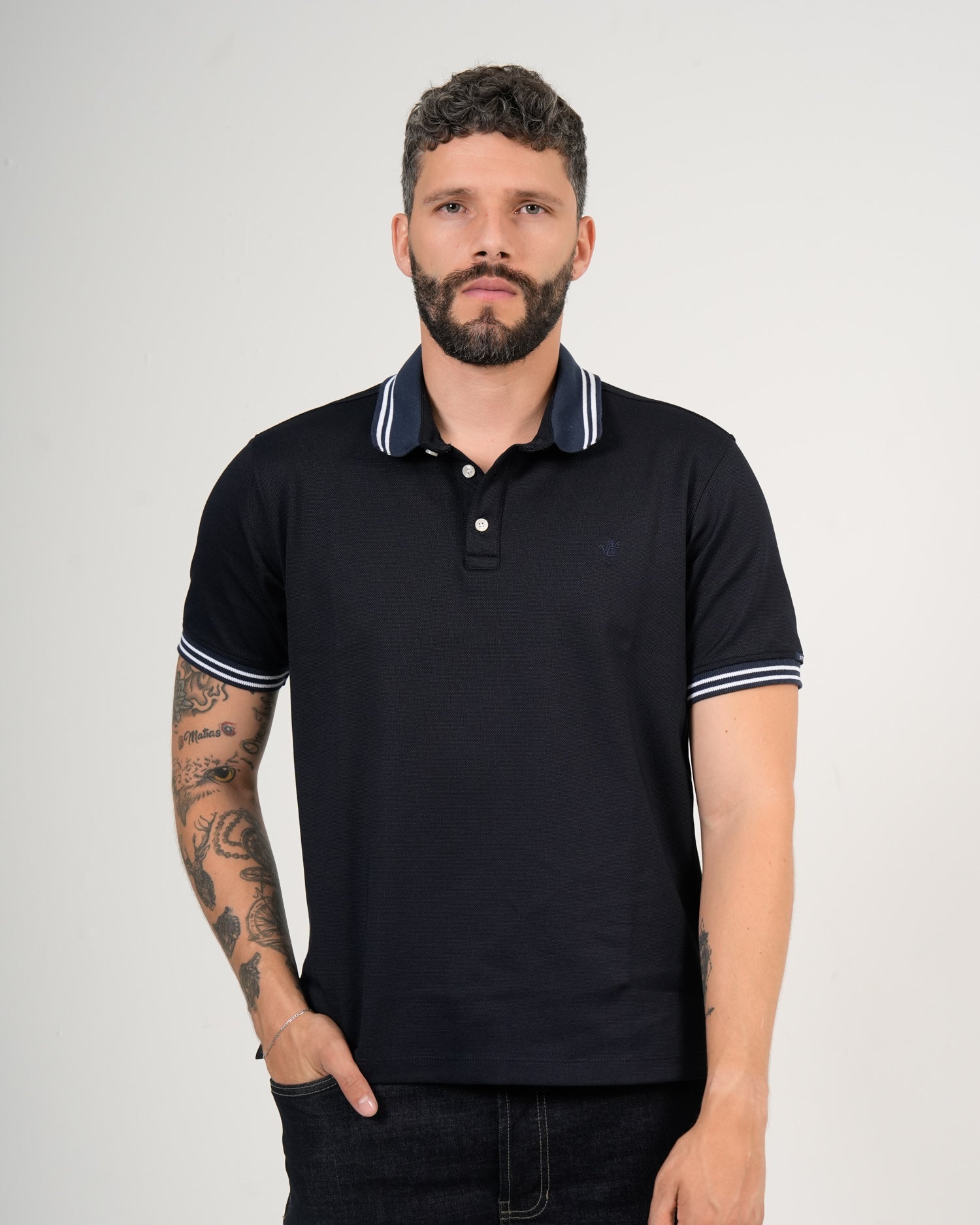 Polo Masculino Manga Corta | Algodón Premium Negro con Ribete Blanco