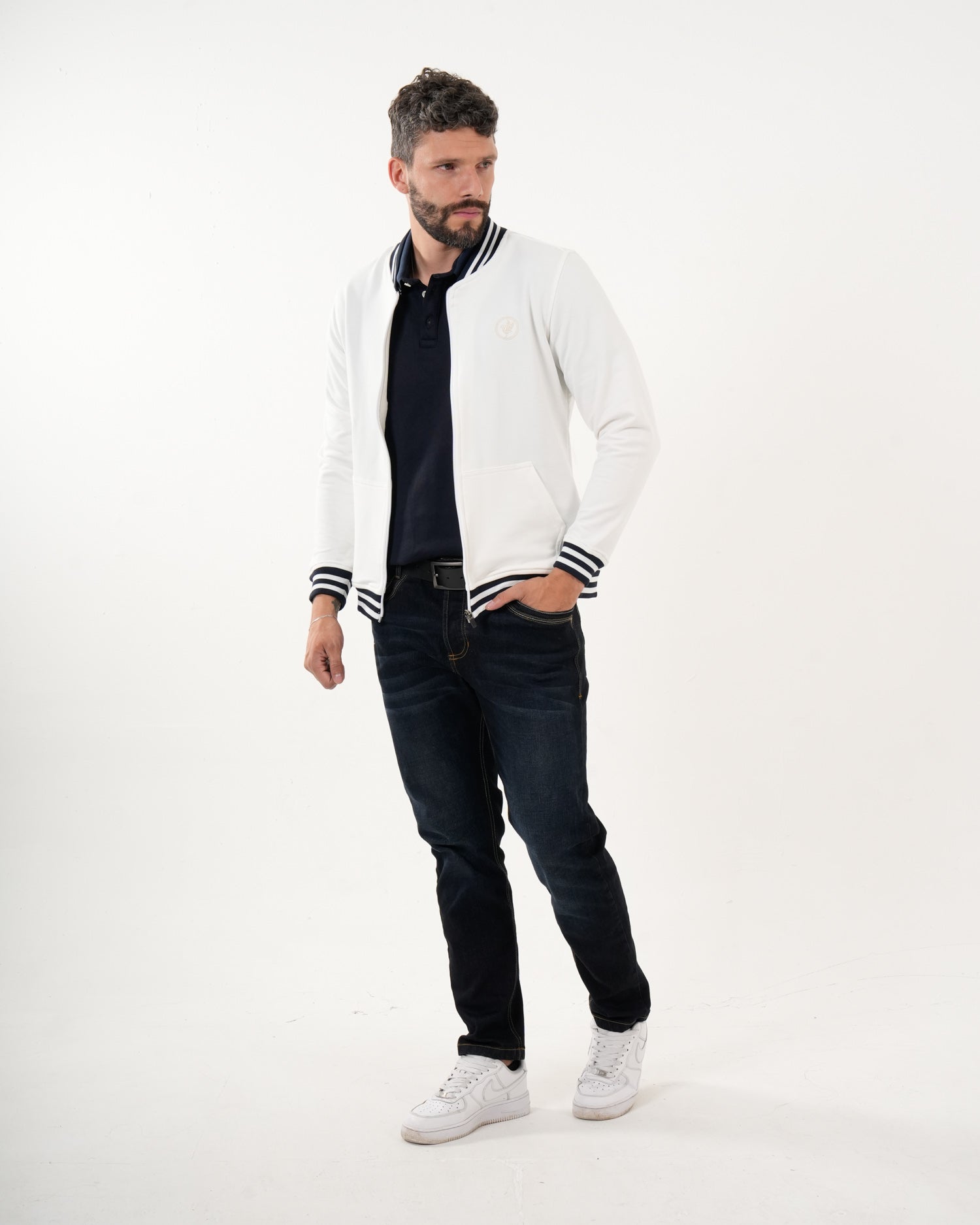 Chaqueta Masculina Deportiva | Algodón Premium Blanca con Ribete Marino