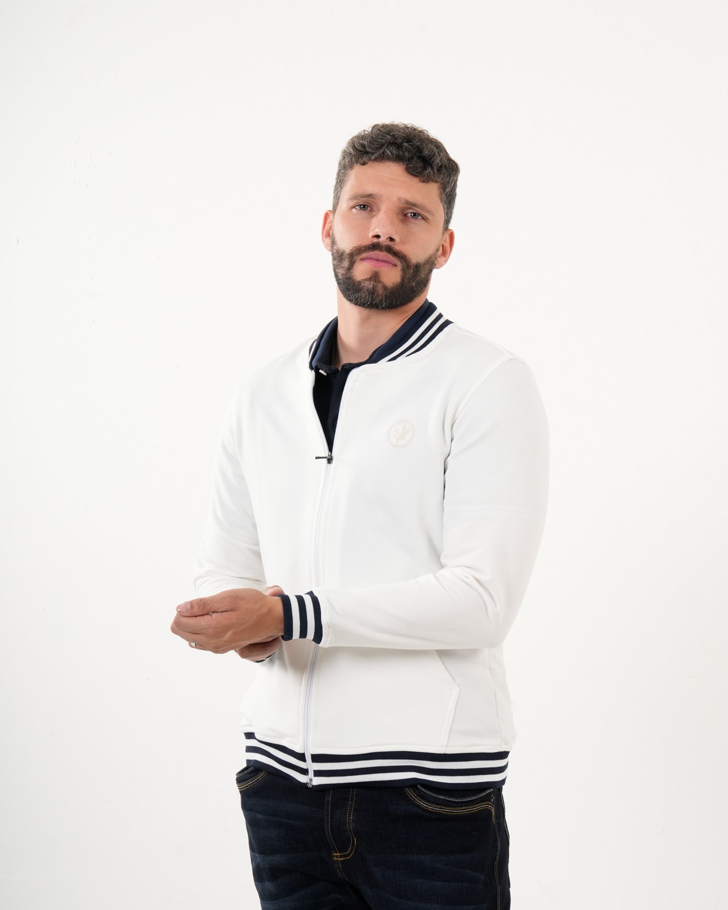 Chaqueta Masculina Deportiva | Algodón Premium Blanca con Ribete Marino