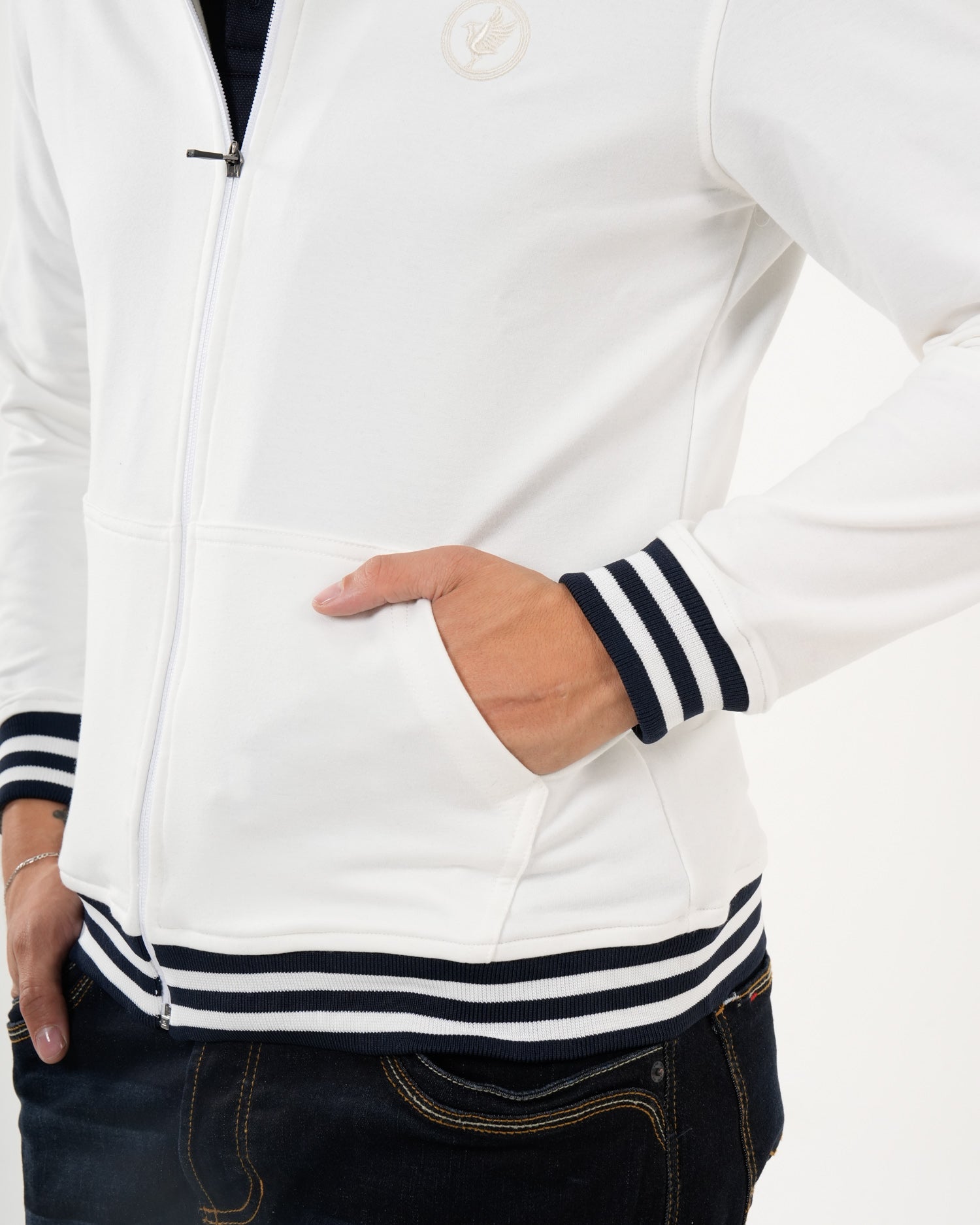 Chaqueta Masculina Deportiva | Algodón Premium Blanca con Ribete Marino