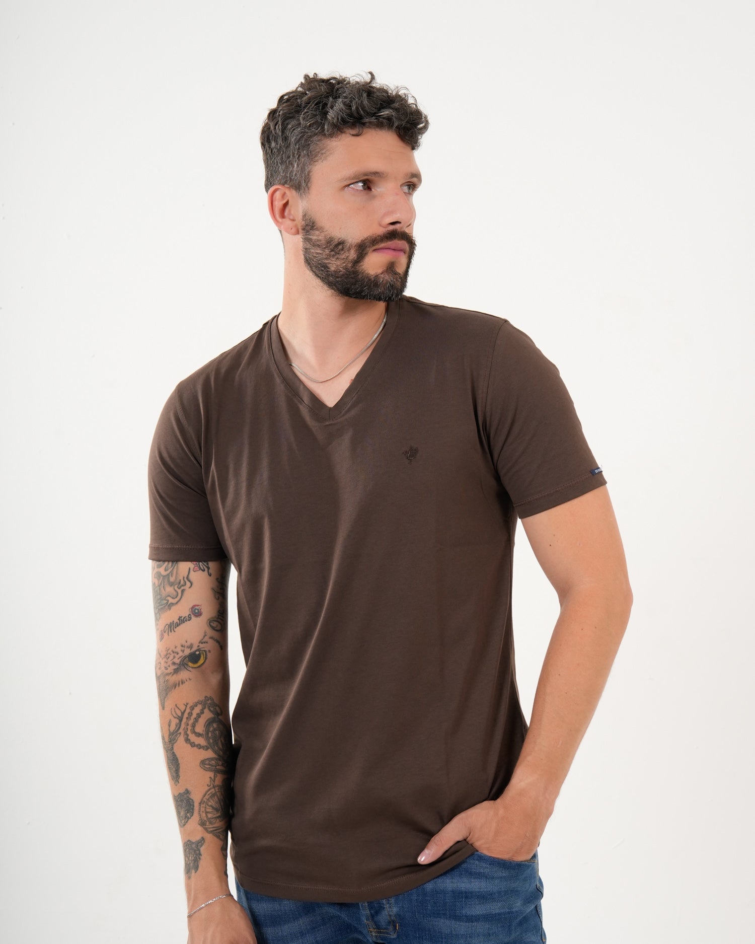 Camiseta Masculina Manga Corta | Algodón Premium Marrón Chocolate Escote V