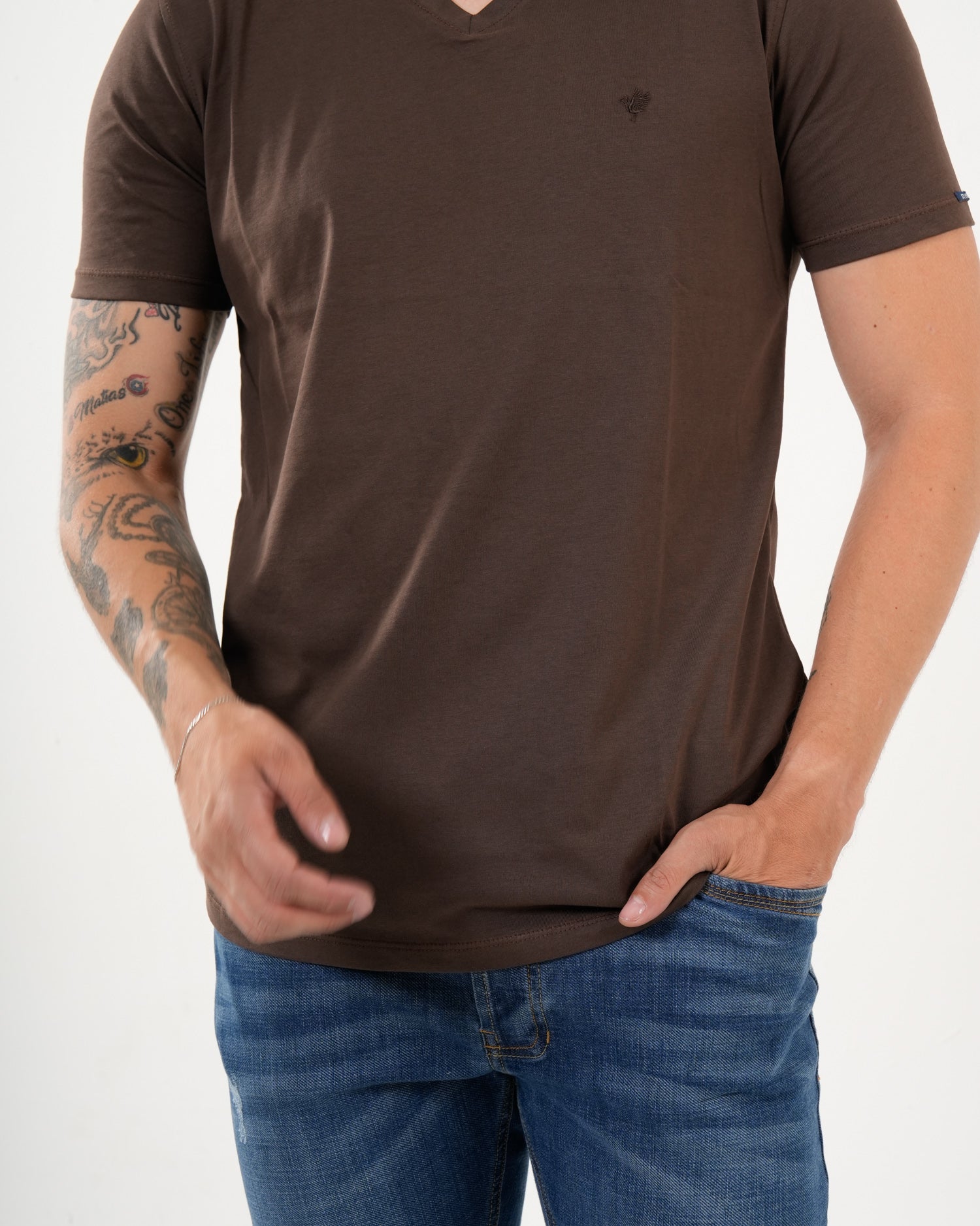 Camiseta Masculina Manga Corta | Algodón Premium Marrón Chocolate Escote V