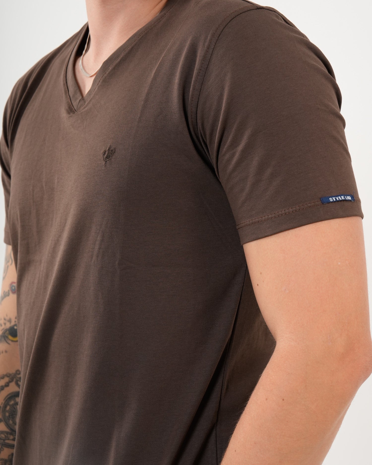 Camiseta Masculina Manga Corta | Algodón Premium Marrón Chocolate Escote V