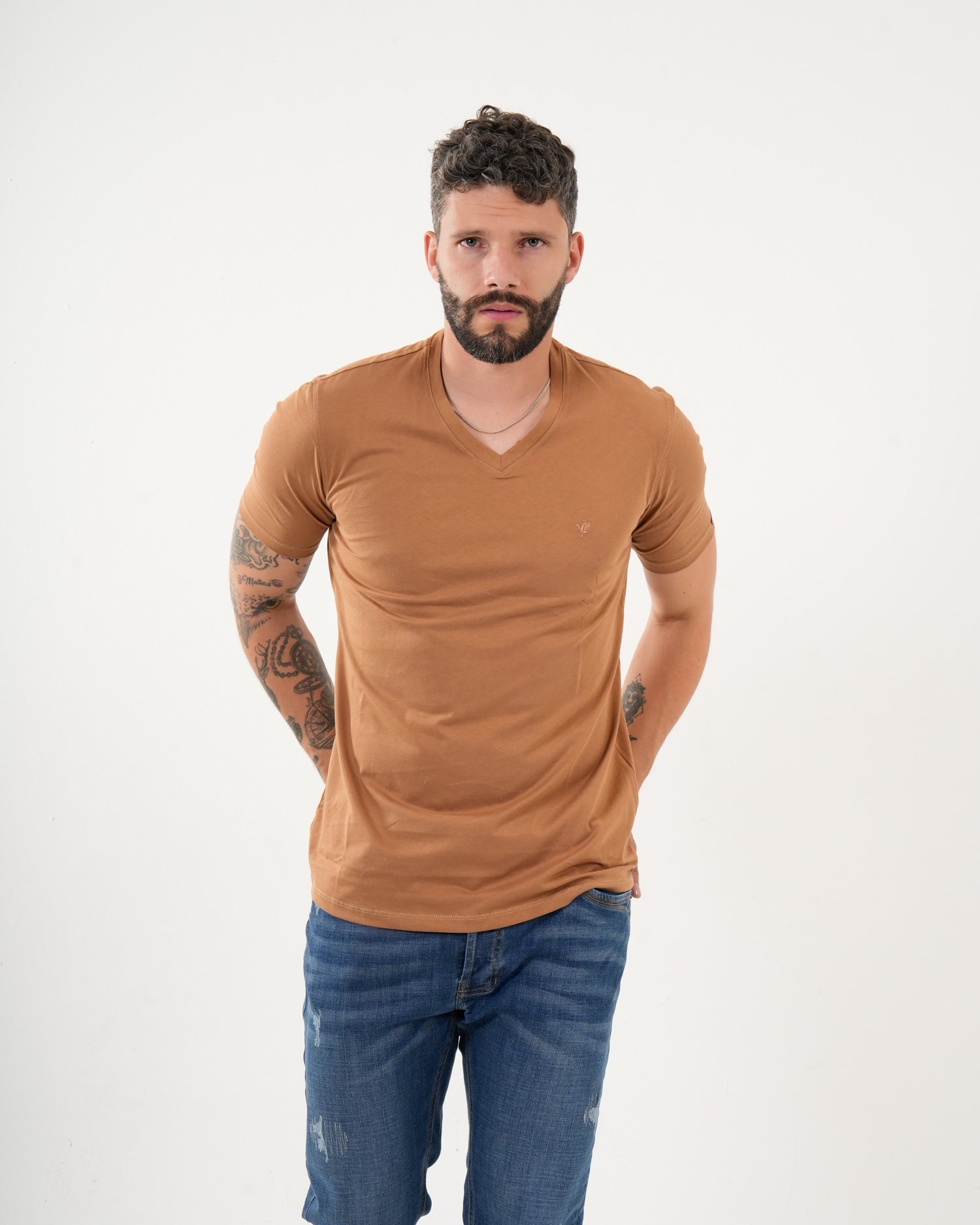 Camiseta Masculina Manga Corta | Algodón Premium Camel Escote V