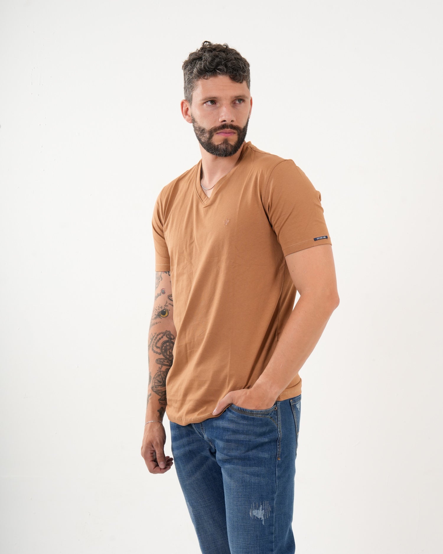 Camiseta Masculina Manga Corta | Algodón Premium Camel Escote V