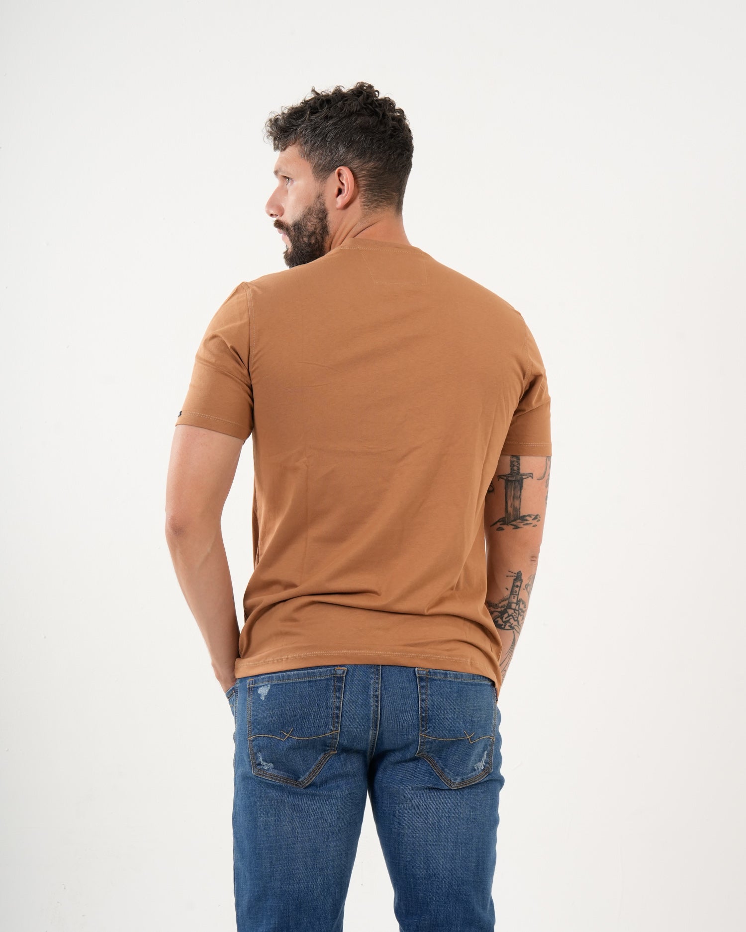 Camiseta Masculina Manga Corta | Algodón Premium Camel Escote V
