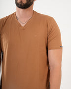 Camiseta Masculina Manga Corta | Algodón Premium Camel Escote V