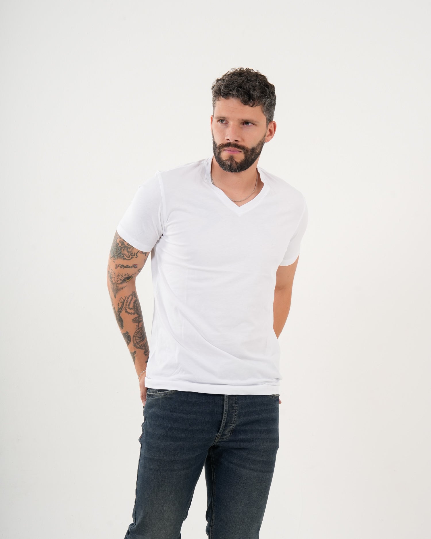 Camiseta Masculina Manga Corta | Algodón Premium Blanca Escote V