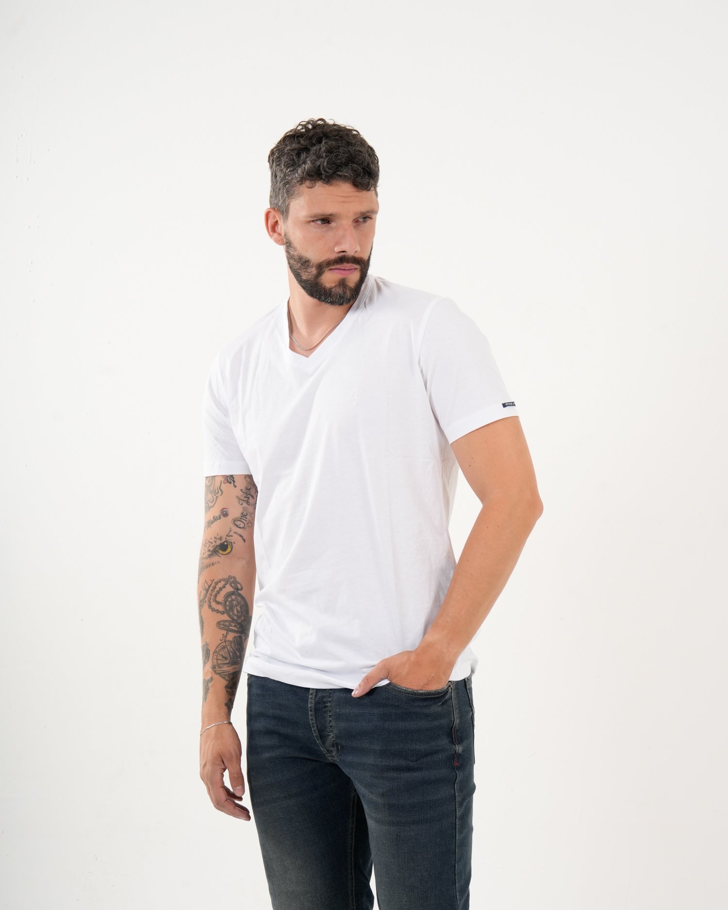 Camiseta Masculina Manga Corta | Algodón Premium Blanca Escote V