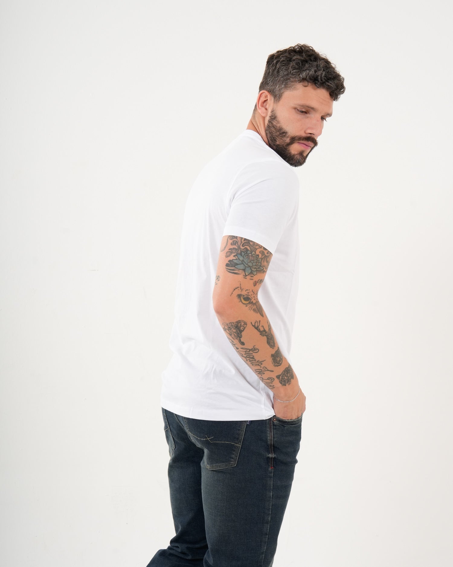 Camiseta Masculina Manga Corta | Algodón Premium Blanca Escote V