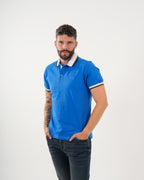 Polo Masculino Manga Corta | Algodón Premium Azul Royal con Ribetes Multicolor