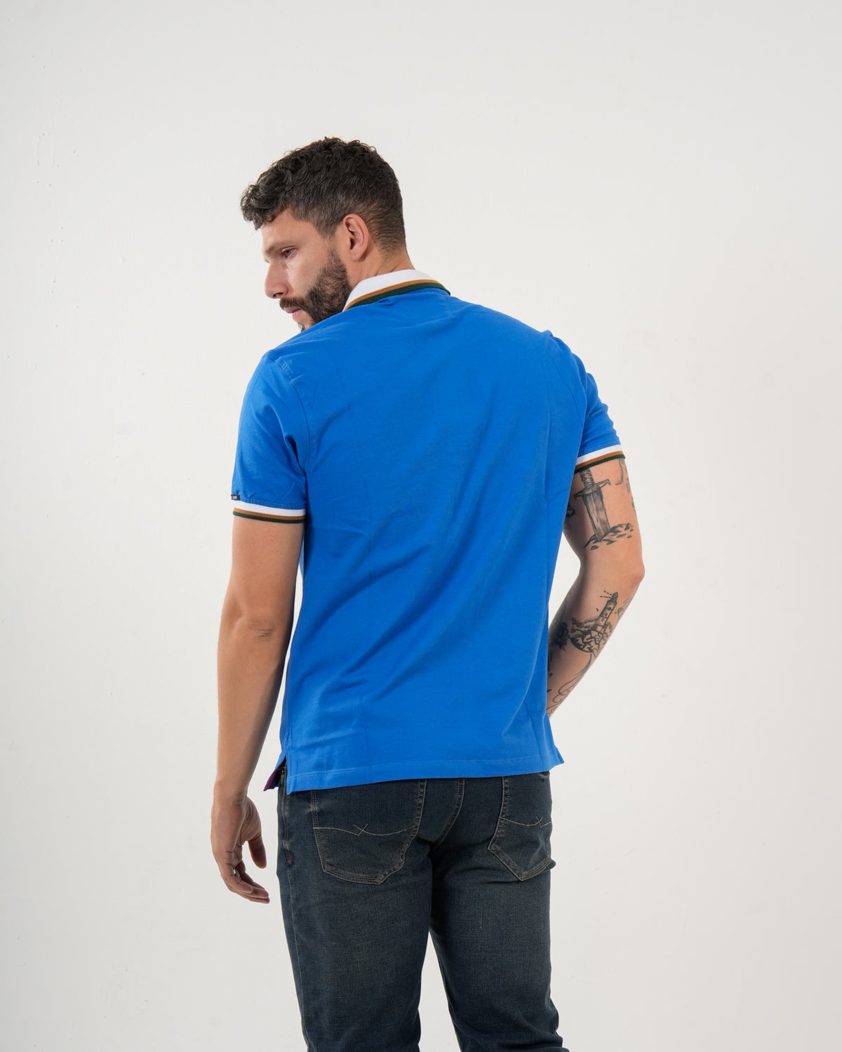 Polo Masculino Manga Corta | Algodón Premium Azul Royal con Ribetes Multicolor