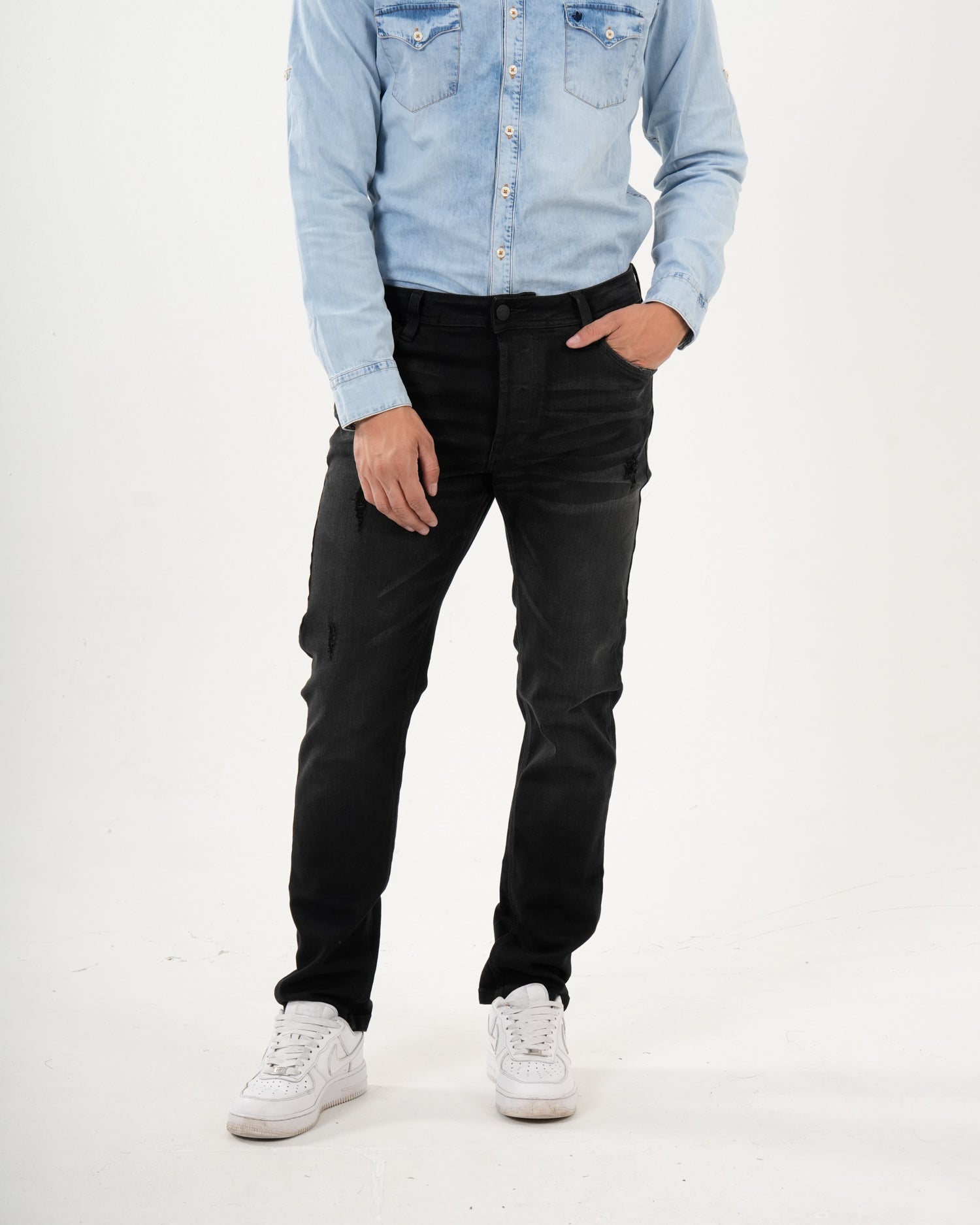 Jean Masculino Straight Fit | Denim Premium Negro con Rotos Estratégicos